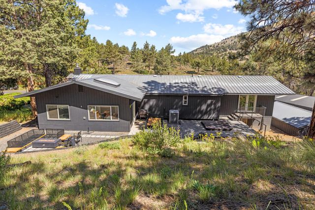 2426 Pine Grove Road, Klamath Falls, OR 97603