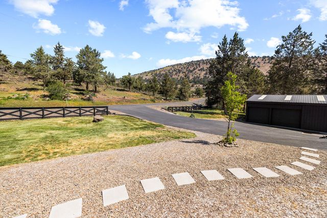 2426 Pine Grove Road, Klamath Falls, OR 97603
