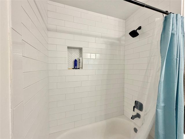 421 NW 48TH BOULEVARD, Gainesville, FL 32607