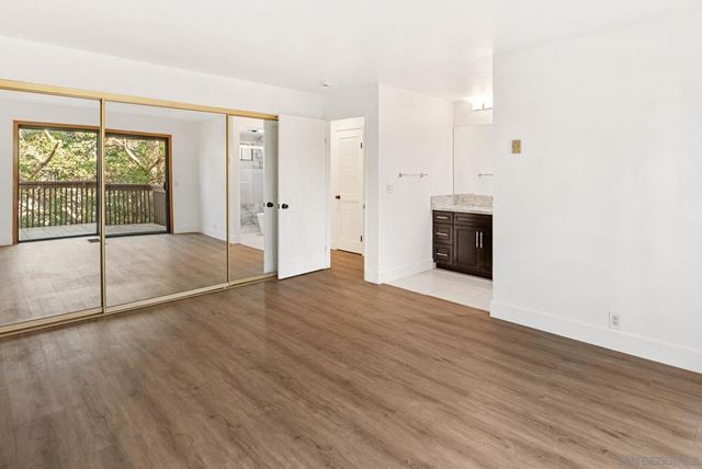 8860 Villa La Jolla Drive 217, La Jolla, CA 92037