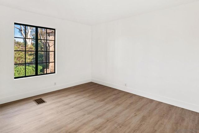 8860 Villa La Jolla Drive 217, La Jolla, CA 92037