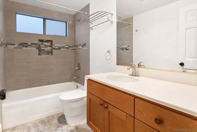 8860 Villa La Jolla Drive 217, La Jolla, CA 92037