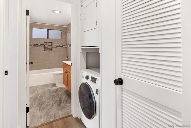 8860 Villa La Jolla Drive 217, La Jolla, CA 92037