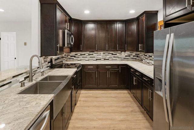 8860 Villa La Jolla Drive 217, La Jolla, CA 92037