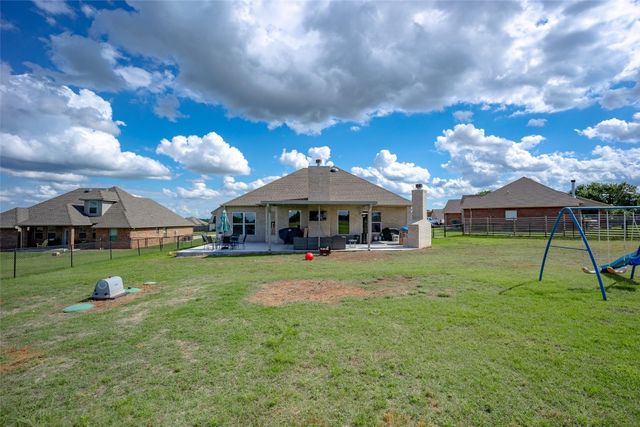 12561 Summit Lane, Blanchard, OK 73010