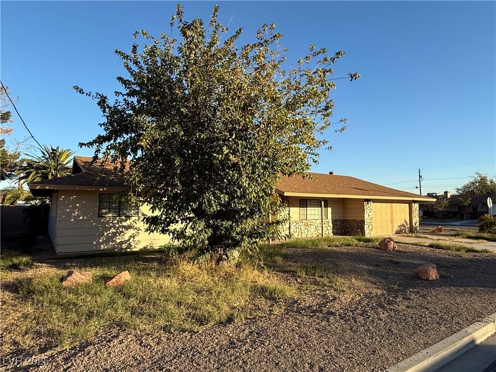 2090 Lucerne Street, Las Vegas, NV 89104