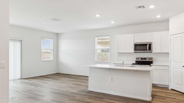 18399 W BUCKSKIN Trail, Wittmann, AZ 85361