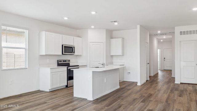 18399 W BUCKSKIN Trail, Wittmann, AZ 85361