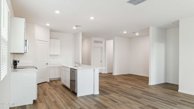 18399 W BUCKSKIN Trail, Wittmann, AZ 85361