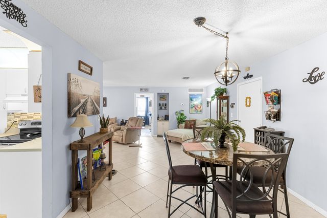 2820 Riverside Drive 203, Coral Springs, FL 33065