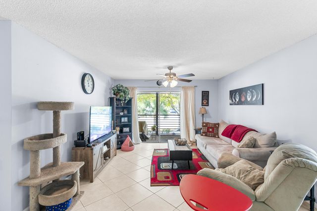 2820 Riverside Drive 203, Coral Springs, FL 33065