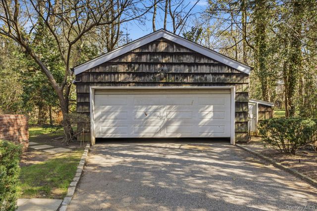 216 Clent Road, Great Neck, NY 11021