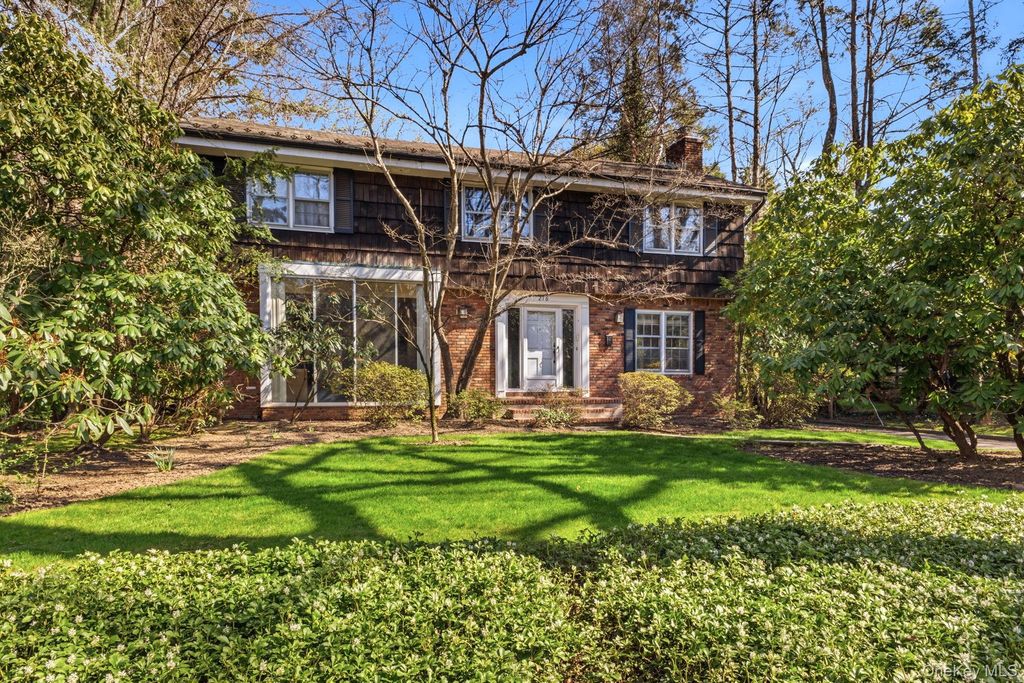 216 Clent Road, Great Neck, NY 11021