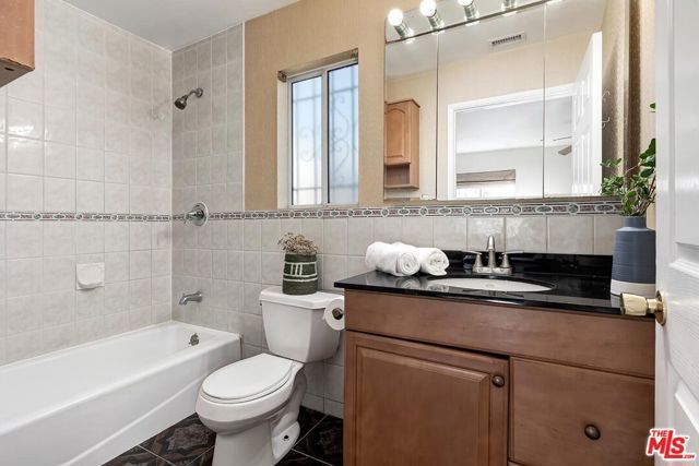 2218 S Genesee Avenue, Los Angeles, CA 90016