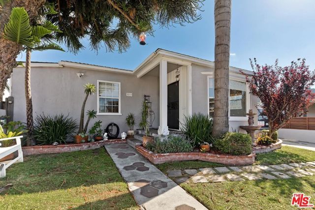 2218 S Genesee Avenue, Los Angeles, CA 90016