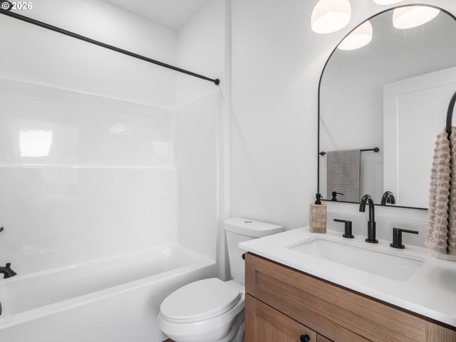 2088 N Watts St 2, Portland, OR 97217