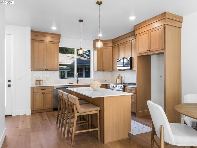 2088 N Watts St 2, Portland, OR 97217