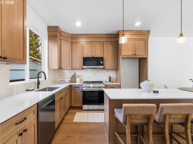 2088 N Watts St 2, Portland, OR 97217
