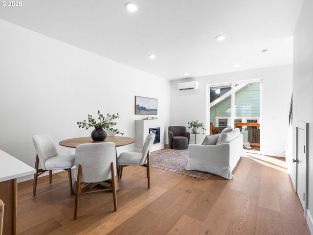 2088 N Watts St 2, Portland, OR 97217