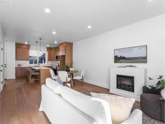 2088 N Watts St 2, Portland, OR 97217