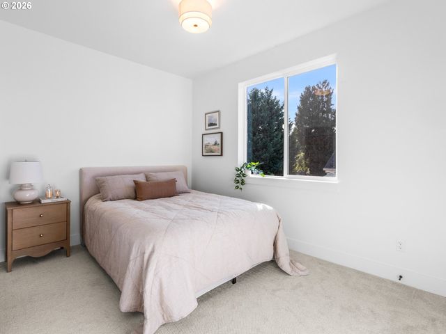 2088 N Watts St 2, Portland, OR 97217