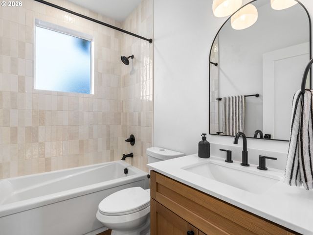 2088 N Watts St 2, Portland, OR 97217
