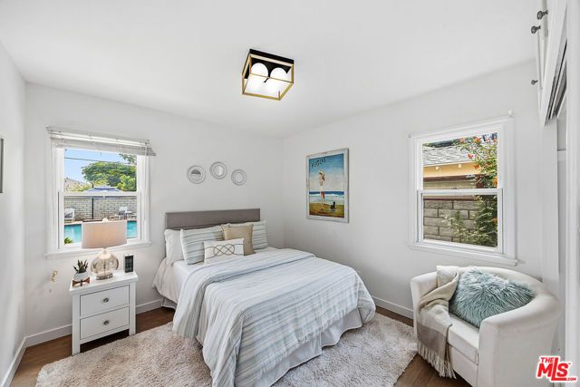 6648 Newcastle Avenue, Reseda (los Angeles), CA 91335