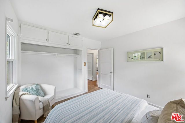 6648 Newcastle Avenue, Reseda (los Angeles), CA 91335