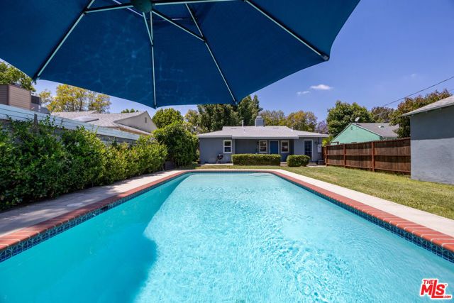 6648 Newcastle Avenue, Reseda (los Angeles), CA 91335