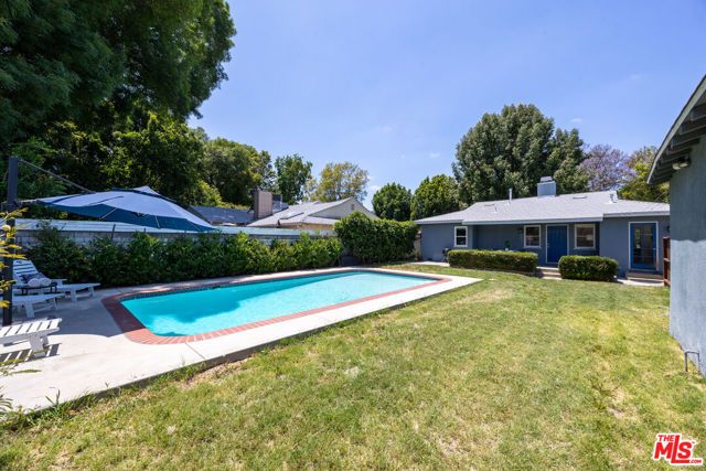6648 Newcastle Avenue, Reseda (los Angeles), CA 91335