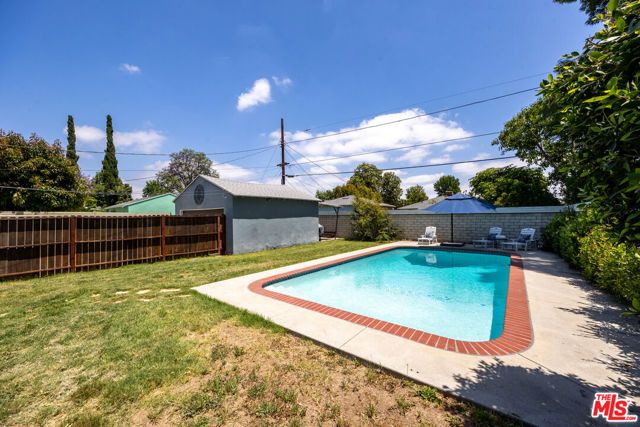 6648 Newcastle Avenue, Reseda (los Angeles), CA 91335