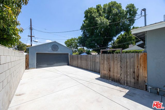 6648 Newcastle Avenue, Reseda (los Angeles), CA 91335