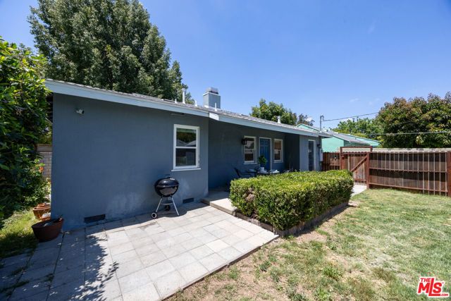 6648 Newcastle Avenue, Reseda (los Angeles), CA 91335