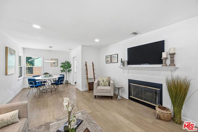 6648 Newcastle Avenue, Reseda (los Angeles), CA 91335