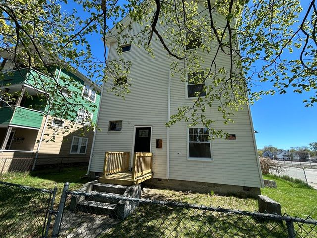 2 Stevens Rd, Worcester, MA 01603