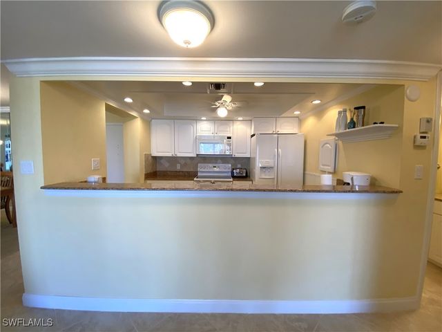 555 Park Shore DR B-407, Naples, FL 34103