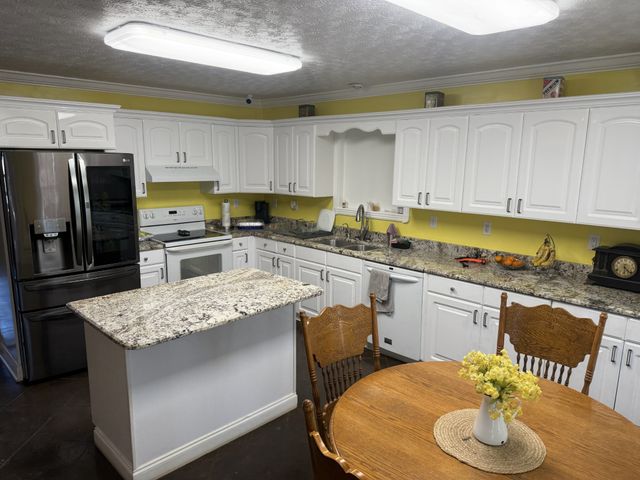 321 Bellview Rd, Waverly, TN 37185