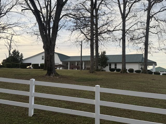 321 Bellview Rd, Waverly, TN 37185