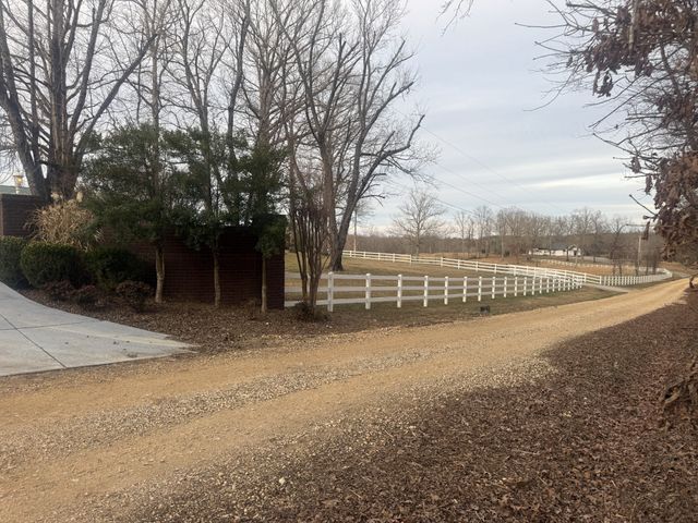 321 Bellview Rd, Waverly, TN 37185