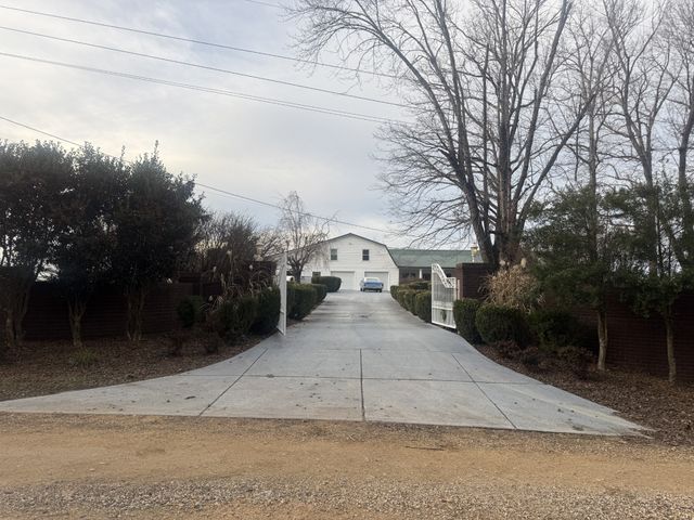 321 Bellview Rd, Waverly, TN 37185
