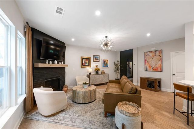517 Garvin Drive, Woodstock, GA 30189