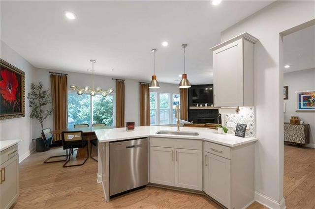517 Garvin Drive, Woodstock, GA 30189