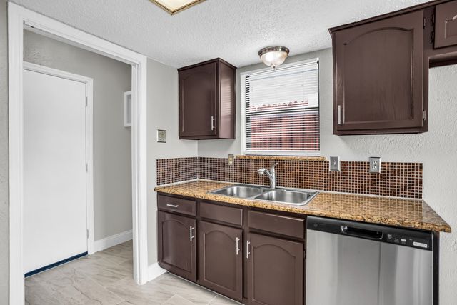 1125 Pleasant Valley Road, Garland, TX 75040