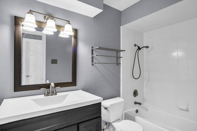 1125 Pleasant Valley Road, Garland, TX 75040
