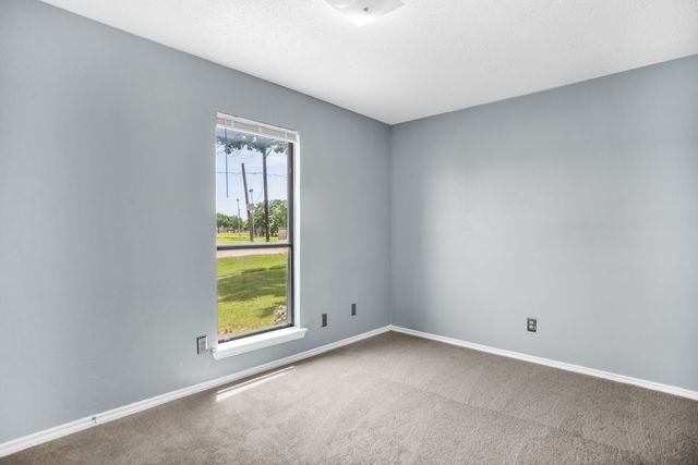 1125 Pleasant Valley Road, Garland, TX 75040