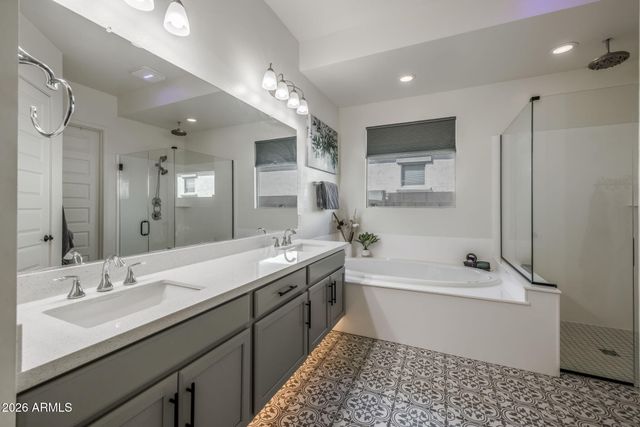 10709 E THORNTON Avenue, Mesa, AZ 85212