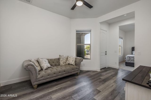 10709 E THORNTON Avenue, Mesa, AZ 85212