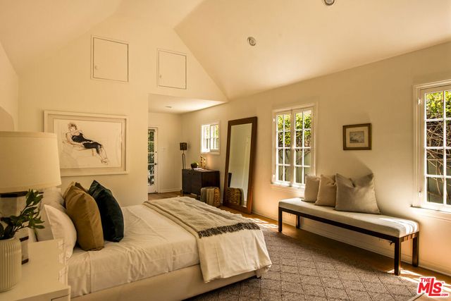 102 N Laurel Avenue, Los Angeles, CA 90048