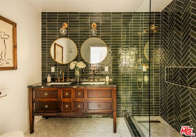102 N Laurel Avenue, Los Angeles, CA 90048