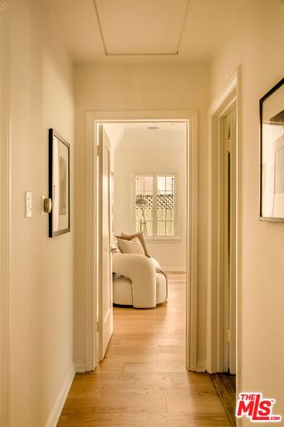 102 N Laurel Avenue, Los Angeles, CA 90048